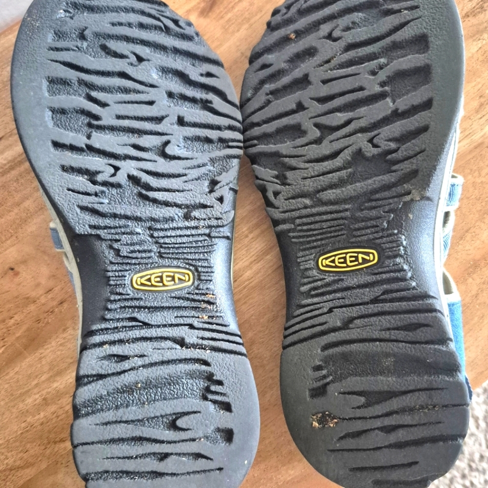 Woman's KEEN "Whisper" Camp/Hiking Sandal - Picture 4 of 5